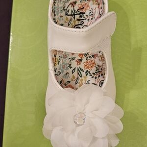 Girls White Dress Mary Jane Shoes with Floral Accent